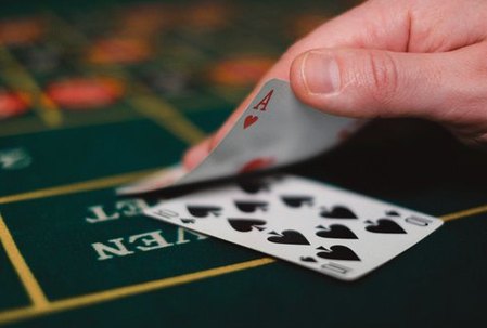 game trực tuyến Debet Poker